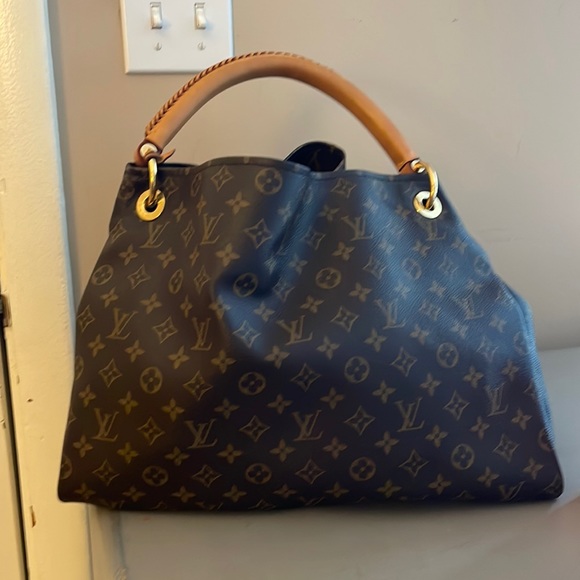 Louis Vuitton Handbags - Louis Vuitton Artsy MM